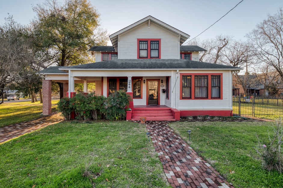 244 South Madison Street, La Grange, TX 78945, Presented by Paula